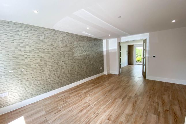 2, Cedar Close, Linton, Linton, Cambridge photo 2