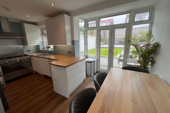 11 St Aiden Drive, Swansea photo 5