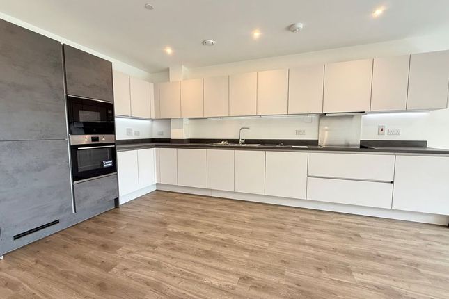1 Sidon Apartments, Streamdale Road, London photo 2