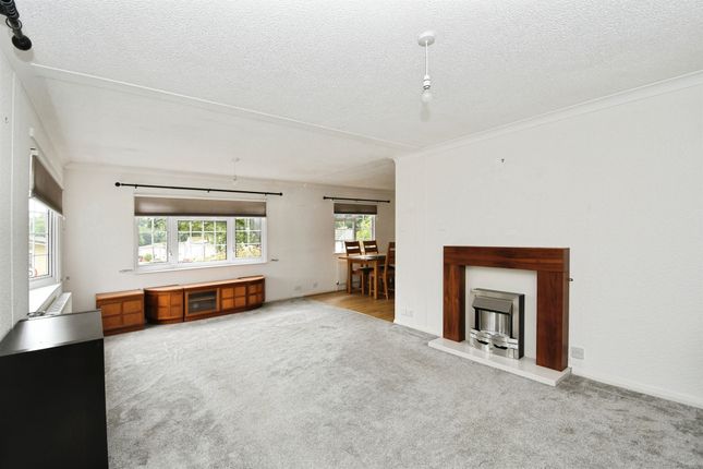 37, Oaklands Park, Woodhall Spa photo 3