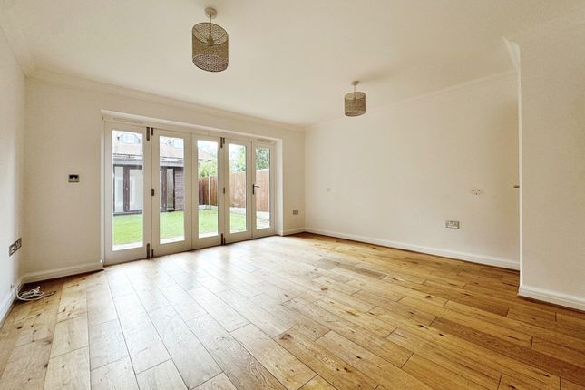 2, Iris Close, Harpenden photo 2