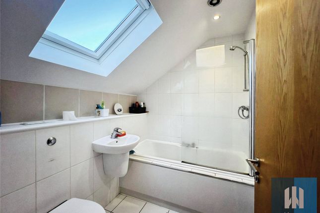 Apartment 15,, Lime Tree Court, Huddersfield photo 4