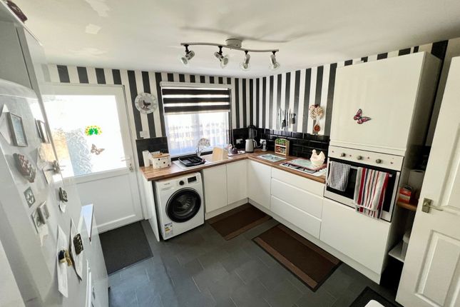 73, Falcon Park, Paignton photo 3