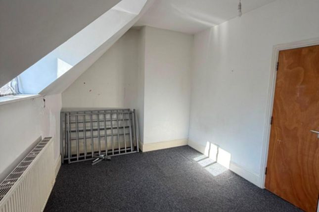 Flat Flat 5, 27, High Street, Orpington photo 2
