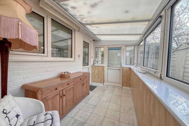 25, Easton Way, frinton on sea photo 3