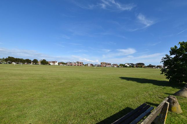 12, Skinner Road, Lydd photo 3