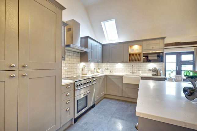 3 Howe Green Moat Barns, Howe Green, Bishop's Stortford photo 4