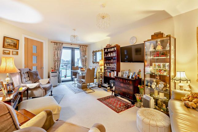Flat for sale in Keeper Close, Taunton, Somerset