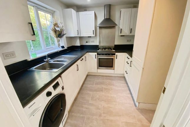 37, Alexandra Corniche, Hythe photo 2