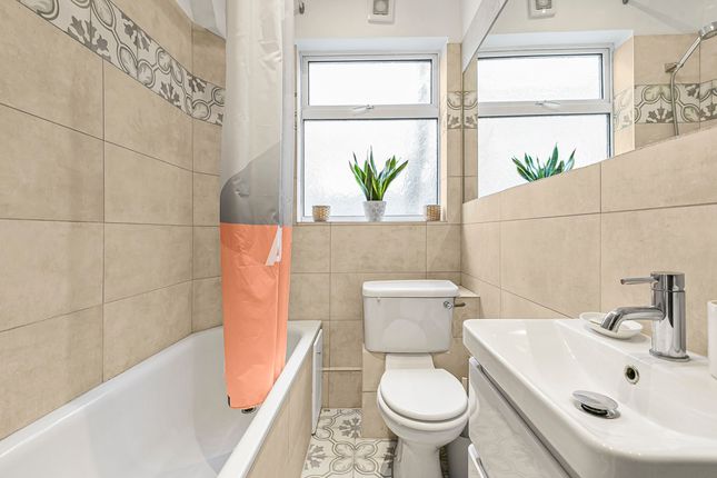 Ground Floor Rear Flat, 62, Harborough Road, London photo 4