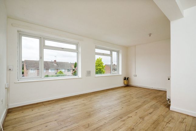 Thumbnail Flat to rent in Wolds Drive, Nottingham