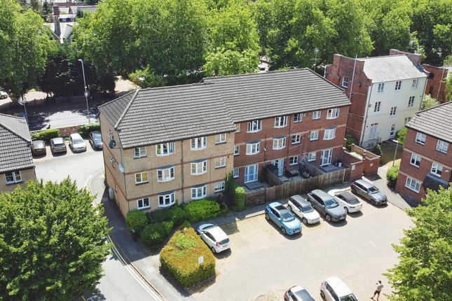 Flat 4, Troon Court, Muirfield Close, Reading photo 3