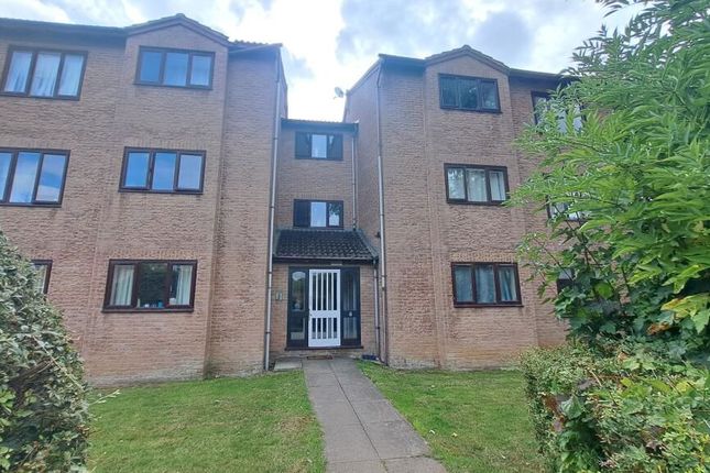 1-bed flat on 40, Coventry Close, Tewkesbury, £40,000