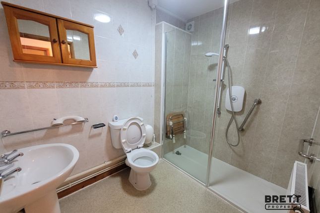 14 Elizabeth Venmore Court,, Yorke Street, Milford Haven photo 4