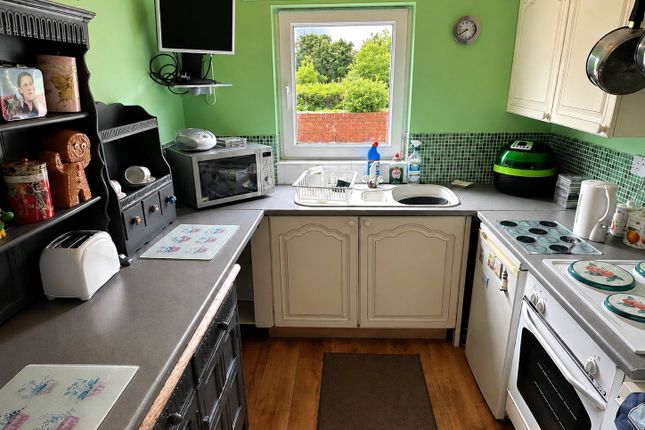 42, Middle Leaford, West Midlands photo 4