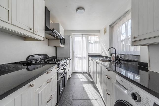 Acacia Avenue, Ruislip photo 4