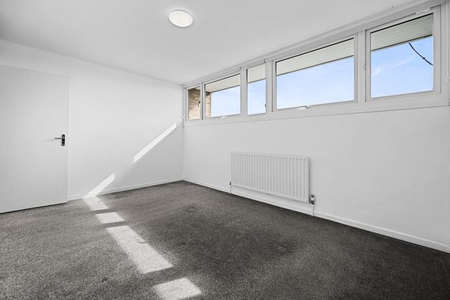 60, Blossom Lane, Enfield photo 4