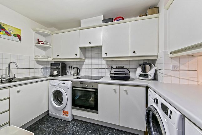 22, Cranleigh Court, Kew photo 4