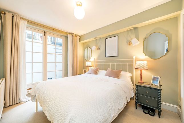 Flat 2, 26, St. Petersburgh Place, London photo 4