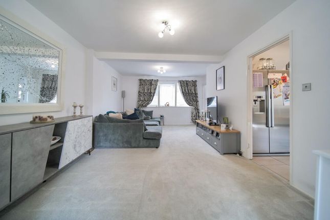 35, Methuen Avenue, Melksham photo 4