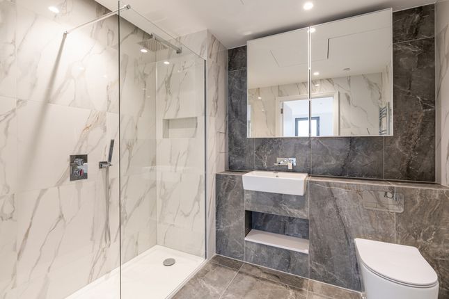 Flat 37, 50, William Morris Way, London photo 4