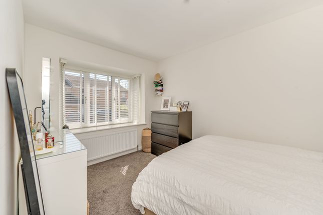 28 Royston Avenue, Sheffield photo 4