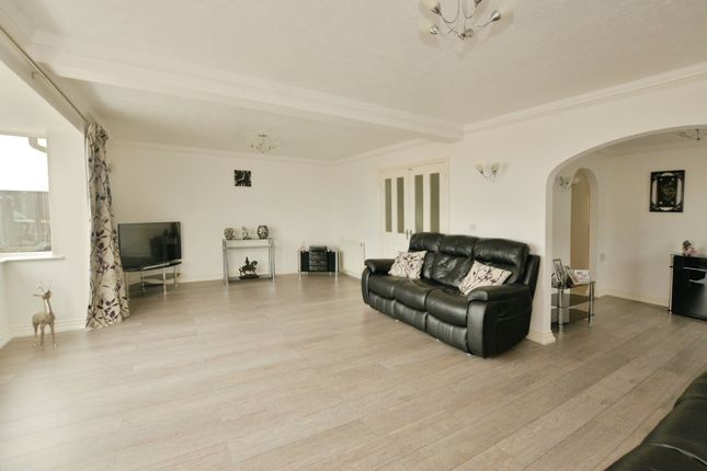 132, Coast Drive, Romney Marsh photo 2