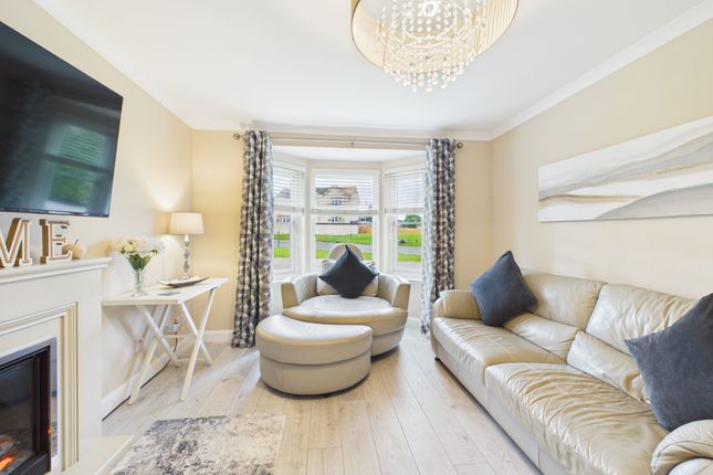 4 Siskin Way, Coatbridge photo 2