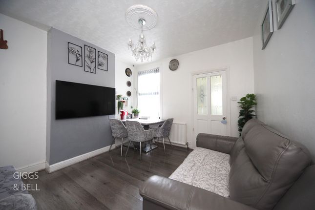 50 Newcombe Road, Luton, Bedfordshire photo 3