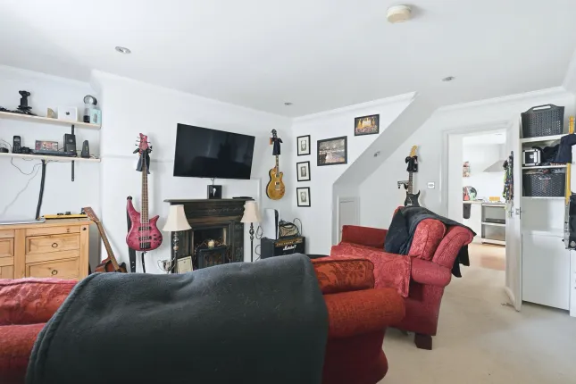 Bumblebee Cottage, 3 Mona Street, Ramsey photo 4