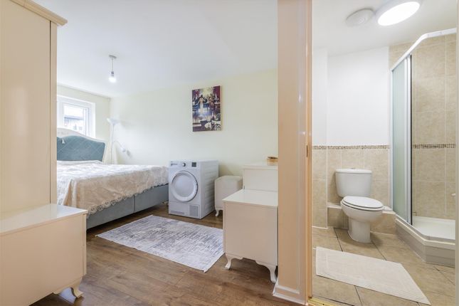 Flat 11, 2, Bradmore Court, Enstone Road, Enfield photo 2