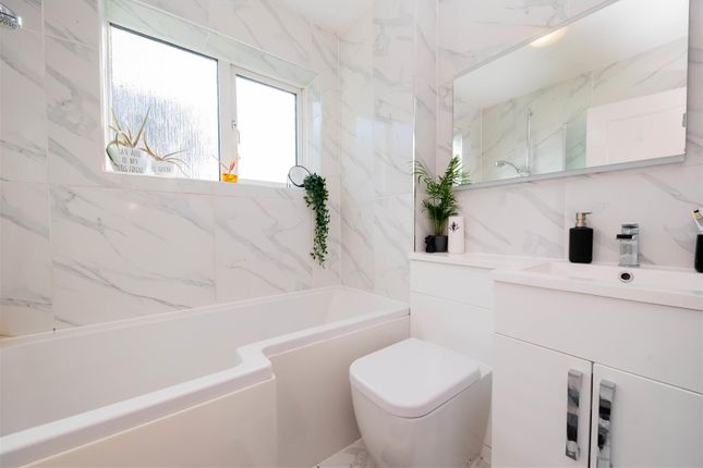 31, Blackdown Road, Camberley photo 3