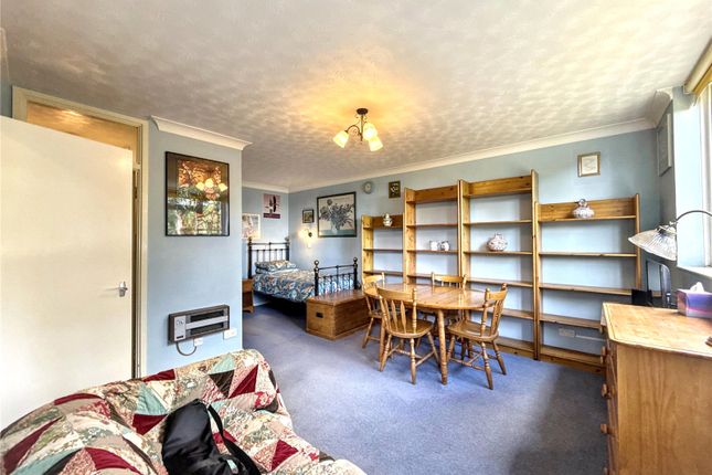 Flat 28 Avon Court,, 34 Keswick Road, London photo 4