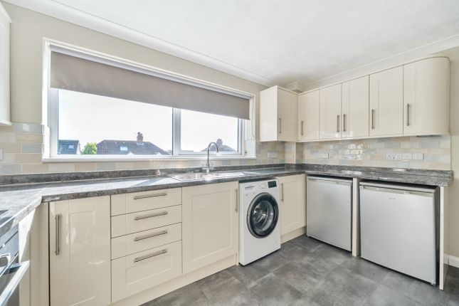 Flat 8, Wakehurst Court,, St. Georges Road, West Sussex photo 3
