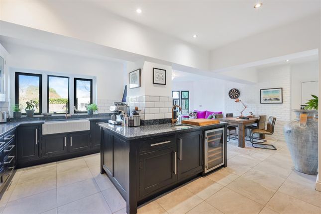 10, Hollymead Road, Chipstead photo 2