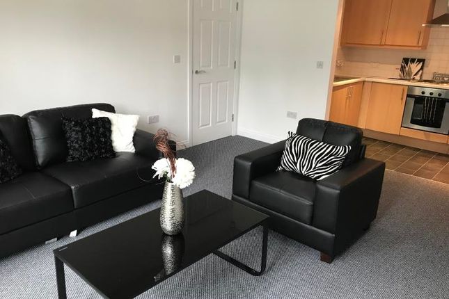 Thumbnail Flat to rent in Old Oak Drive, Leeds