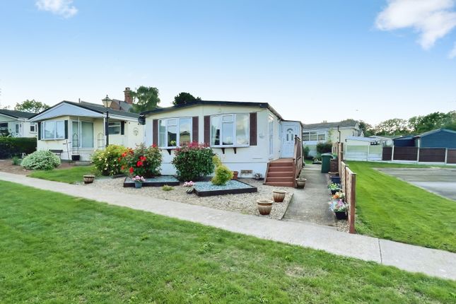 2-bed caravan on 5, Eastfield Park, Tuxford, Newark, £55,000