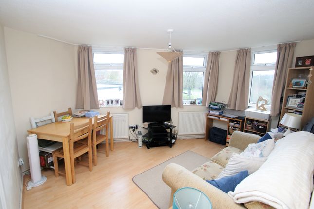 Flat 26, The Hexagon, Andover photo 2