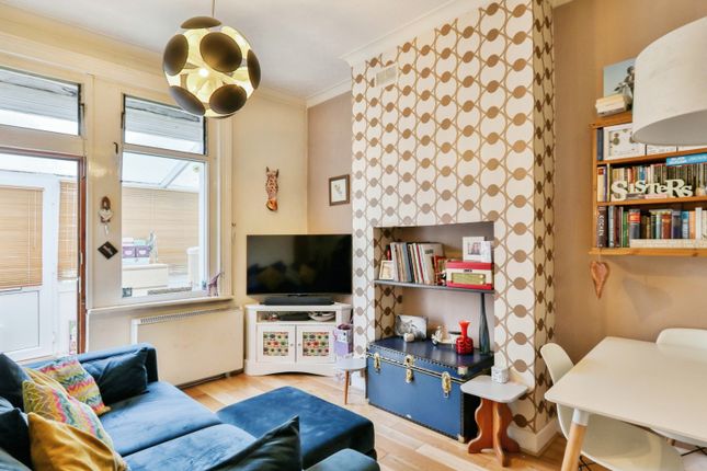 Flat 2 Glen Manor, 18, Glen Road, Dorset photo 2