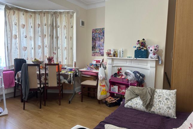 59, Vancouver Road, Edgware photo 2