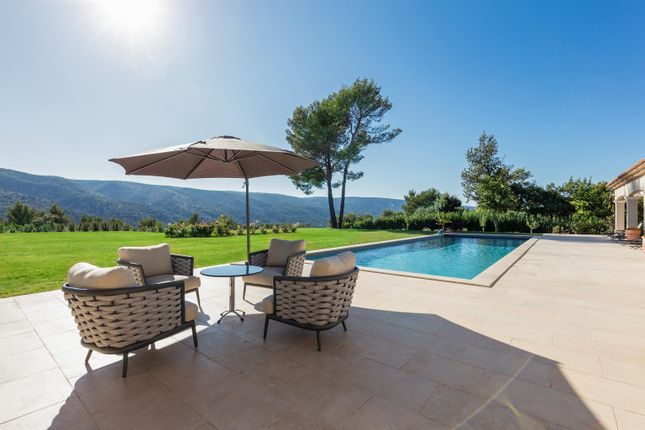 Villa for sale in Ménerbes, Vaucluse, Provence-Alpes-Côte d`Azur, France
