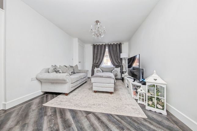 5, Dresden Square, Clacton-On-Sea photo 4