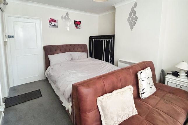 Flat 4, 19, Canada Grove, West Sussex photo 2