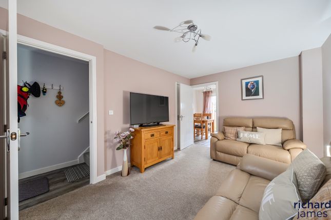 39, Ward Close, Purton photo 2
