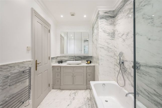Flat for sale in North Audley Street, Mayfair