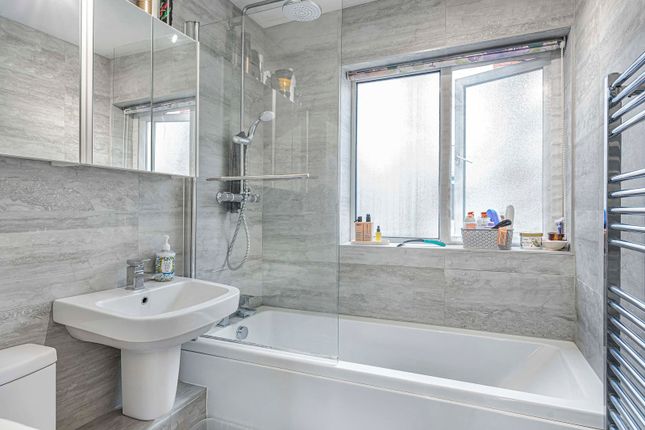 24, Brantwood Court, Surrey photo 4