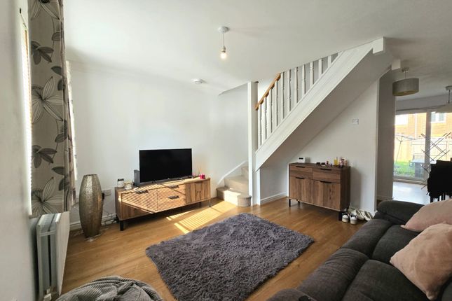 14, Longacres, Bridgend photo 2