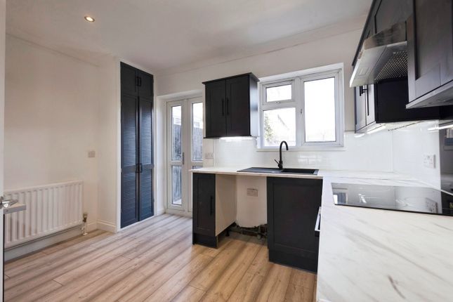 29, Lewis Crescent, London photo 4