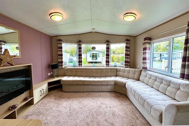 Thumbnail Mobile/park home for sale in Sleaford Road, Tattershall, Lincoln