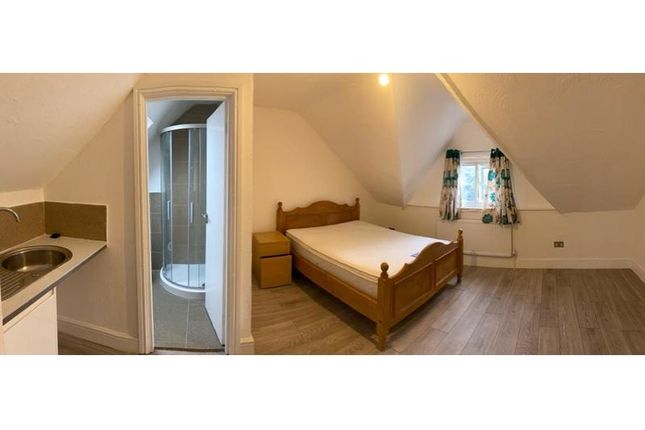 Thumbnail Flat to rent in City Road, Cathays, Cardiff